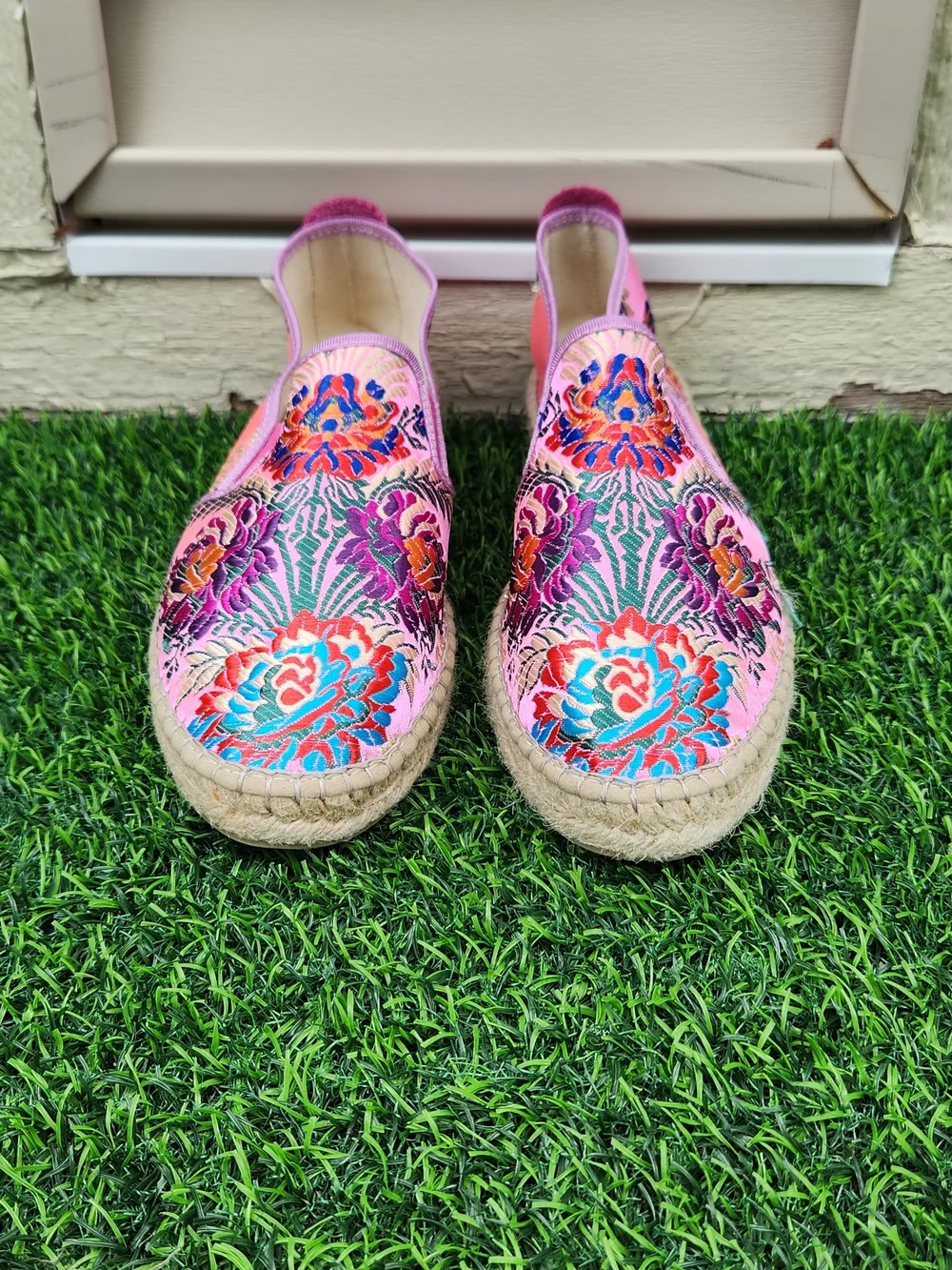 FABIOLAS Women's Floral Embroidered Espadrille Flats Size 9 Pink Slip-On Shoes